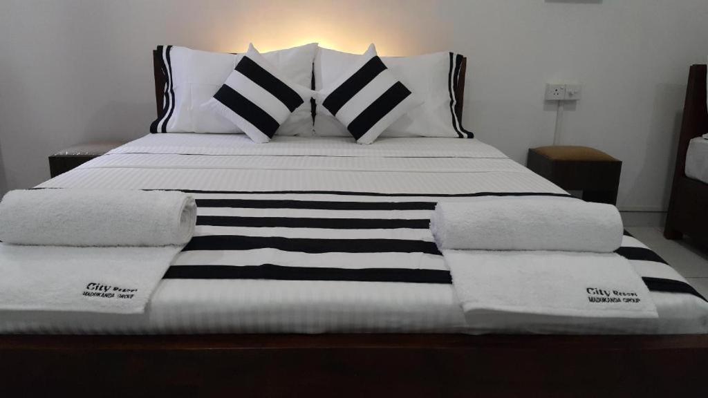 Aura City Hostel Анурадхапура Екстер'єр фото