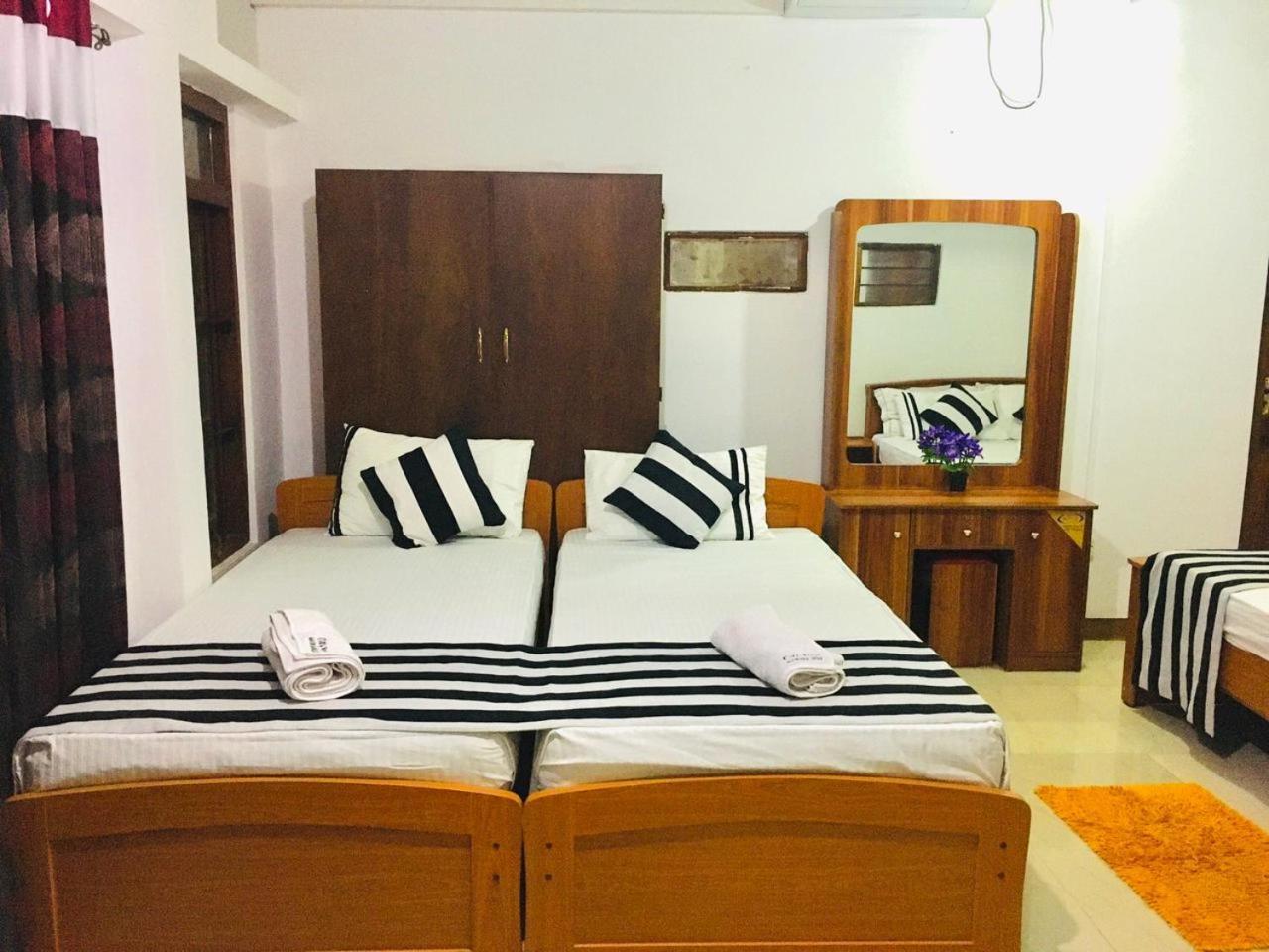 Aura City Hostel Анурадхапура Екстер'єр фото