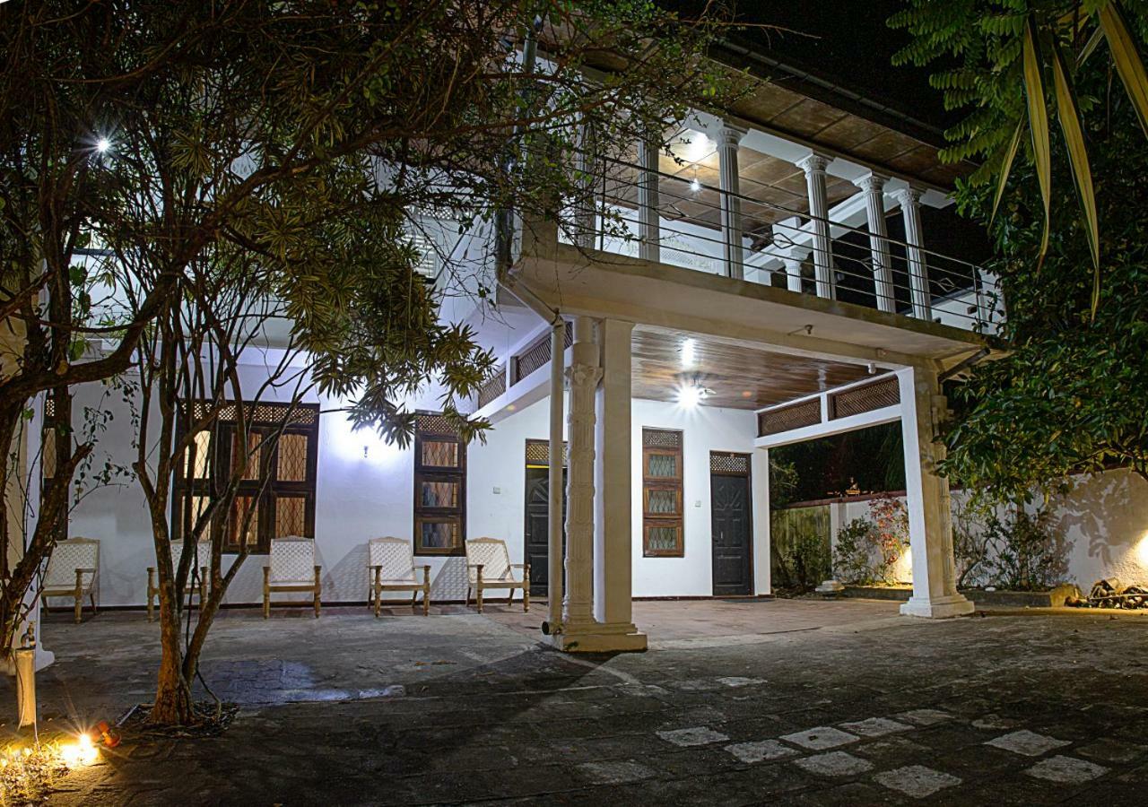 Aura City Hostel Анурадхапура Екстер'єр фото